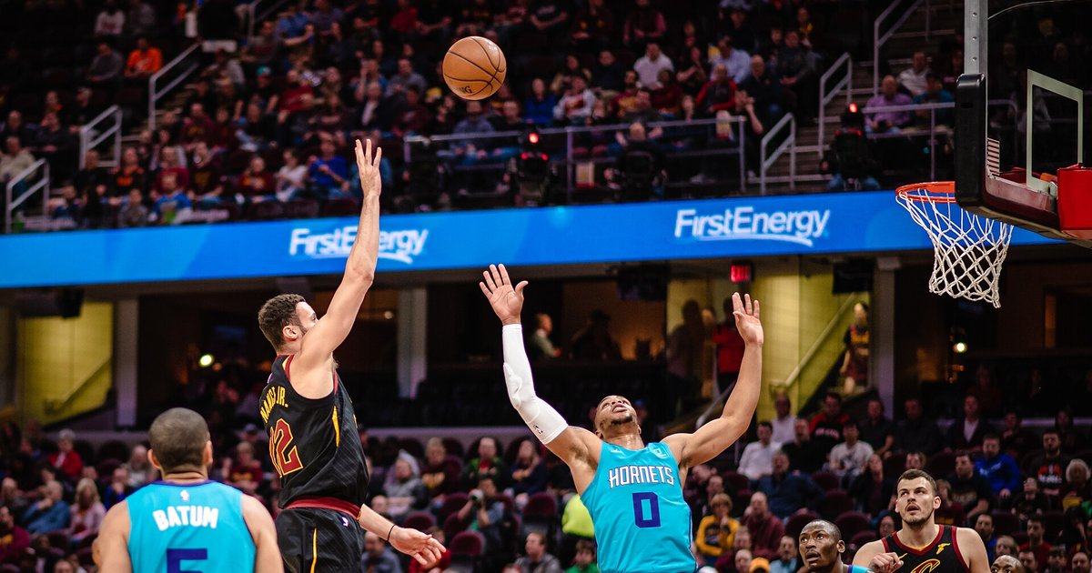 Pemain Charlotte Hornets beraksi di Spectrum Center, Charlotte